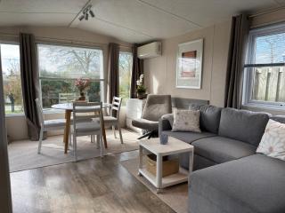Chalet 532 op Recreatiepark De Wielen - 8