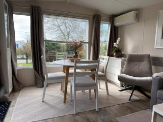 Chalet 532 op Recreatiepark De Wielen - 4