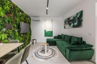 Green Luxe Suite 1 by PikHost - 0