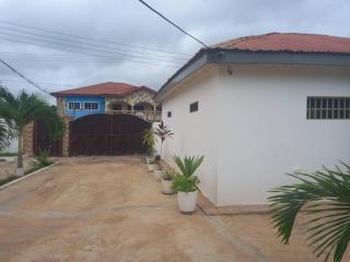 ELIOGEMI GARDENS Guest Cottage - 8