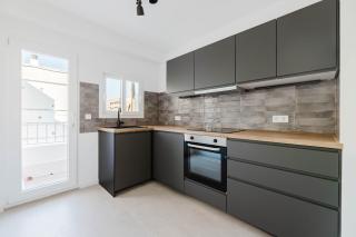 Stylish Newly Renovated 4 bedroom Apartment - 8