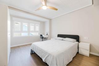 Stylish Newly Renovated 4 bedroom Apartment - 6