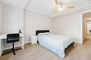 Stylish Newly Renovated 4 bedroom Apartment - 5