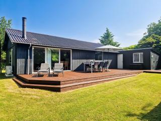 Family-Friendly Holiday Home With Large Wilderness Bath, Close To The Water - 0
