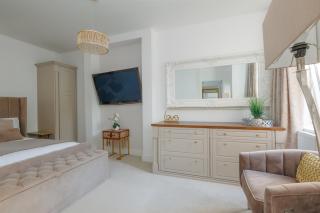 Le Chambre d Isabel by Grandeur Property - 9
