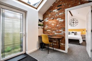 Bright & Airy Home Close To Salisbury Centre - 2