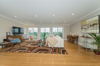 Retro Modern 2 Bdrm 2 Bath Condo near to Eden Park - 0