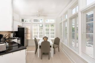 Spacious and Sunlit 2 Bedroom Near Eden Park - 3