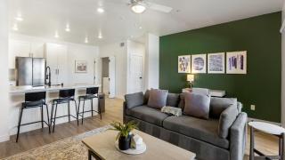 Landing Stylish 1BD Pool Clubhouse - 0