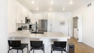 Landing Stylish 1BD Pool Clubhouse - 5