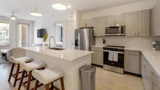 Landing Stunning 2BD Gym Rooftop Lounge - 7