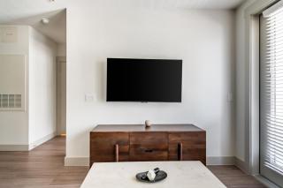 Landing Stunning 1BD Rooftop Lounge Gym - 8
