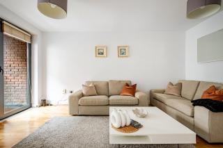 Modern 2bed, 2 bath flat, 3 min to Connolly Station - 0