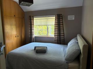Sleeps 6 Three bed modern house Near DCU Private parking - 5