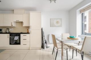Modern 2bed, 2 bath flat, 3 min to Connolly Station - 7
