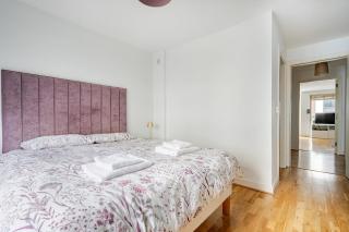 Modern 2bed, 2 bath flat, 3 min to Connolly Station - 4