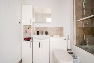 Modern 2bed, 2 bath flat, 3 min to Connolly Station - 1
