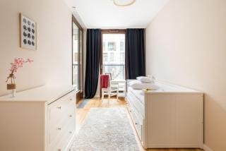 Warsaw Hub ApartHotel - 2