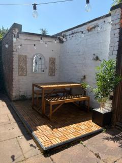 Spacious Victorian Birkdale Apartment with Garden - 9