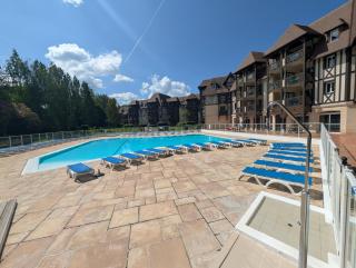 Rez-de-chaussée, parking gratuit, piscine chauffée - 1