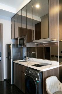 Thonglor Luxury Condo with Jacuzzi - 6