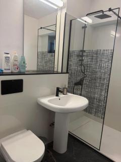Eric Luxury Central 2 bedroom apartment, Free Parking - Apartament 2 camere lux, centru, parcare gratuită - Craiova - 1