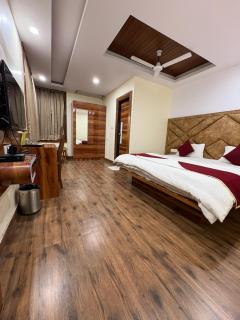 Pari Shree Hotel And Banquet - 4