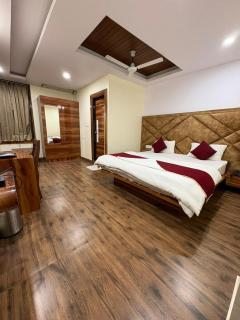 Pari Shree Hotel And Banquet - 3