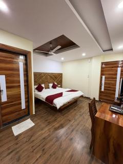 Pari Shree Hotel And Banquet - 2
