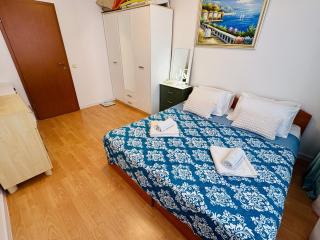 Spacious Family Apartment - Large Terrace, Pools - 2