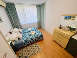 Spacious Family Apartment - Large Terrace, Pools - 3