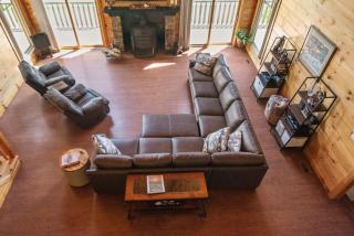 Massive 6BR 5BA Country Home with Central AC - 1