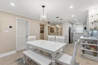 516 - Newly Updated Oceanfront 2 Bedroom - 4