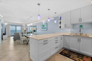313 - Dazzling Oceanfront 2/2 - 2