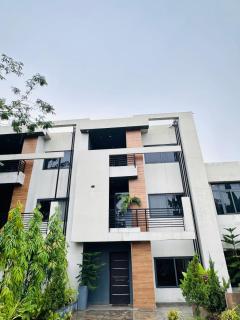 Exclusive 4BDR Villa in Prime Location with Ample Parking Spaces Plus Fast Wi-Fi - 3