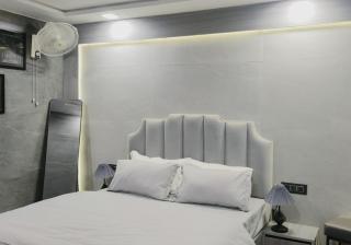 Grey Courtyard Entire Studio Taj Mahal Parking 3KM - 0