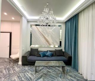 Khreschatyk very central VIP-apartment with jacuzzi &sauna - 0