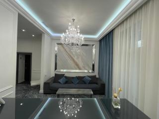 Khreschatyk very central VIP-apartment with jacuzzi &sauna - 1