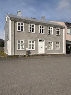 Cozy Home with Breathtaking Mountains and Sea Views - 0