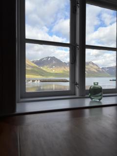 Cozy Home with Breathtaking Mountains and Sea Views - 8