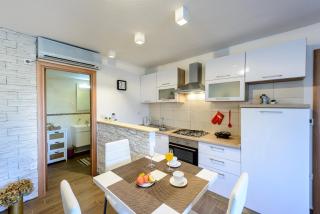 Apartment Mistral - Cosy Apartment with Sea view - Molunat - 1