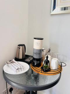 Private Ensuite Room with Bay Window, Free Parking and Fast WiFi - 3