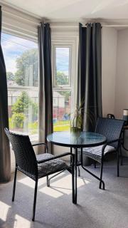 Private Ensuite Room with Bay Window, Free Parking and Fast WiFi - 5