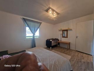 Lakeview Family Villa with Large Garden - 3