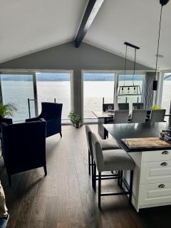 Waterfront House with Spectacular Ocean View - 9