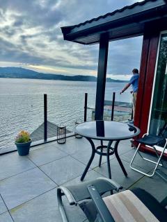 Waterfront House with Spectacular Ocean View - 6
