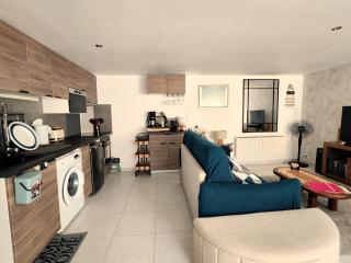 Celies Country Cottage - 3
