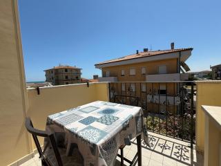 PP15 - Porto Potenza, bilocale con balcone vista mare - 0