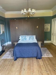Riverbank House - 1
