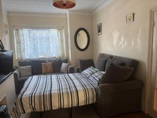 House with garden, London, Free parking - 9